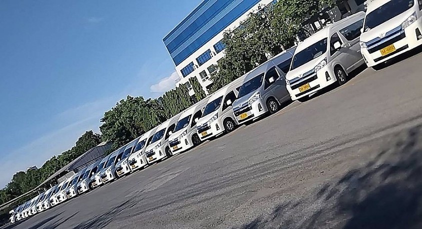 บริการรถตู้เช่าพร้อมคนขับงานส่วนตัวงานองค์กรงานราชการก็มีให้บริการครับ